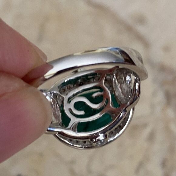 18K Natural 3.18 Carat Emerald & Diamond Ring  $8,848 Replacement Value - Picture 7 of 15